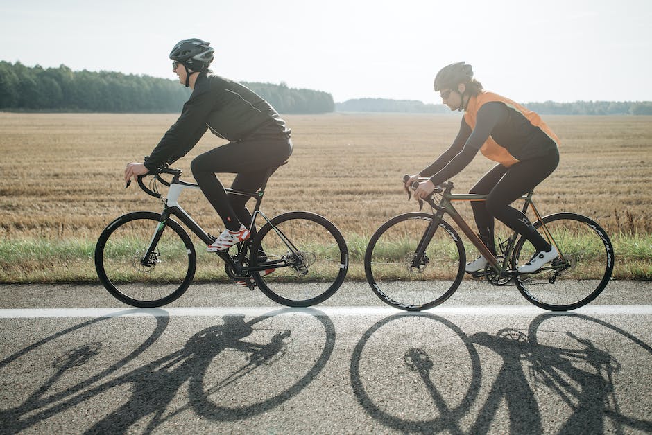 Holländer fahren Fahrrad, um sich zu bewegen, Geld zu sparen und die Umwelt zu schützen